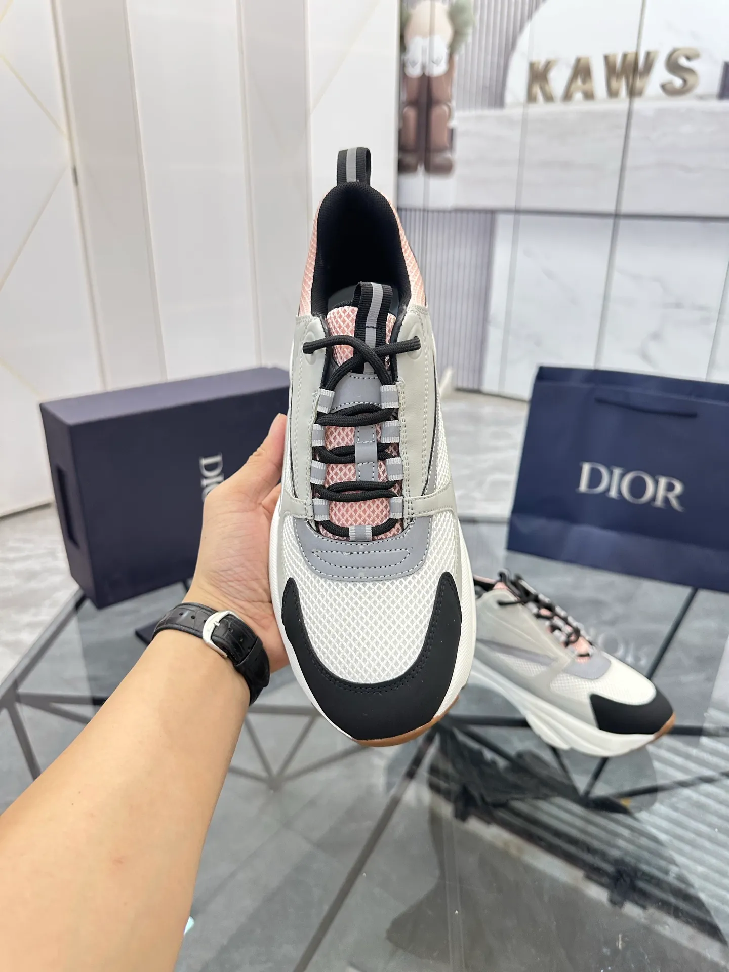 Men's shoes: 💰P460¥ Ready in Guangzhou, fully packaged Product trademark: Dior* "Dior*" low-top casual shoes Regular size: 38-46 (can be customized to 47) B22 Product materials: imported cowhide leather upper spliced ​​with original fabric, breathable lining, original outsole. Number: 920